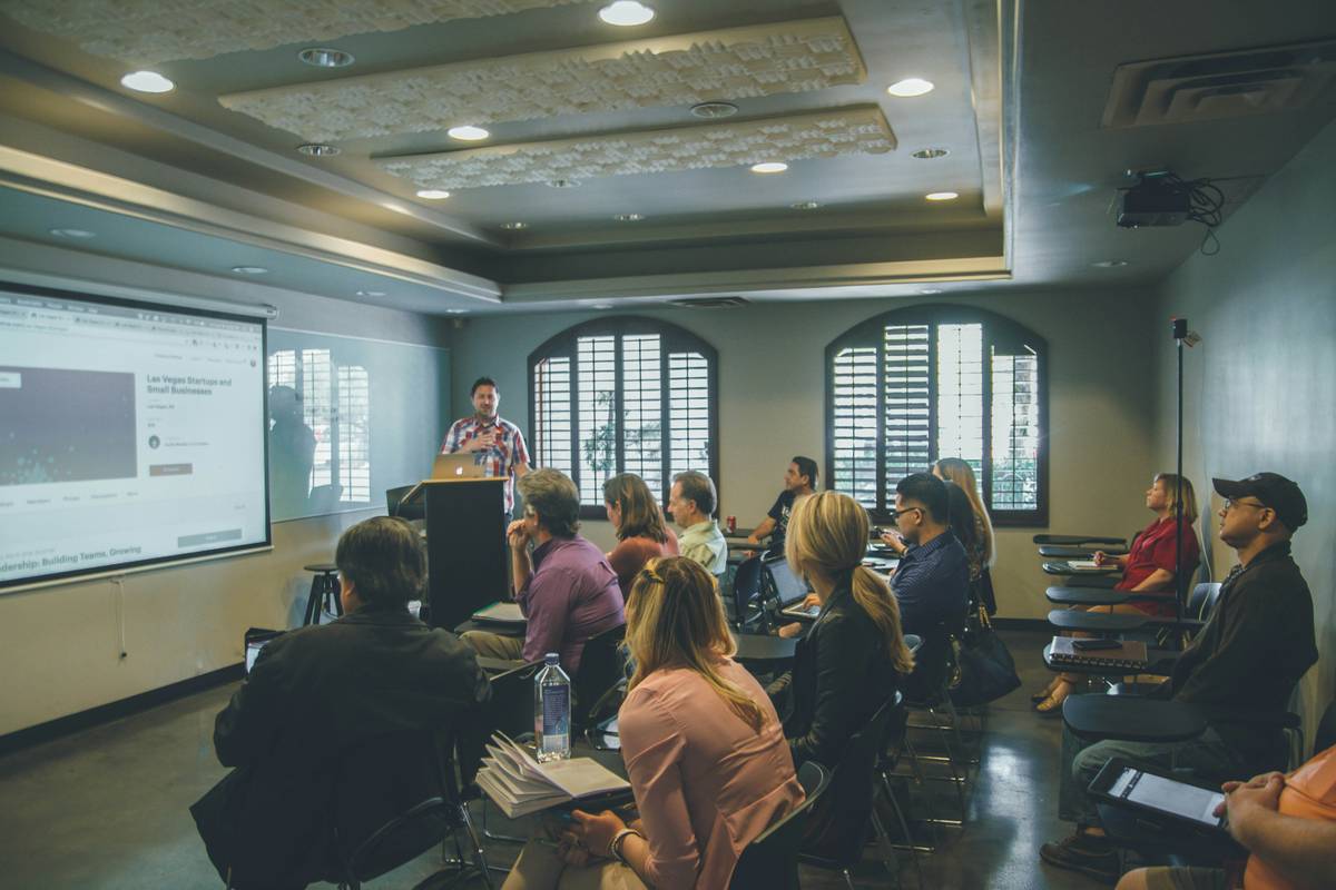 Why Most Group Pet Training Classes Fail to Deliver Real Pet Training Outcomes